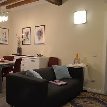 Ferienwohnung Heart Of Parma Zimmer foto