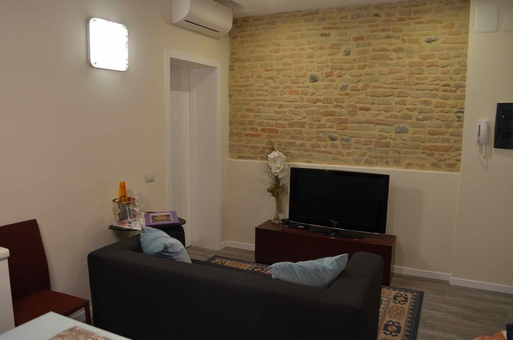 Ferienwohnung Heart Of Parma Zimmer foto