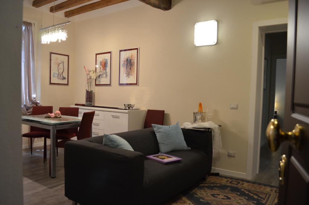 Ferienwohnung Heart Of Parma Zimmer foto